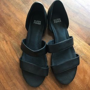 Eileen Fisher black leather flat sandals 8 1/2